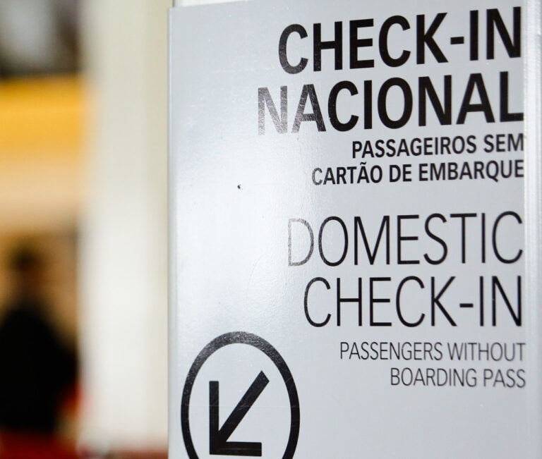 Check-in online versus check-in no aeroporto: qual escolher?